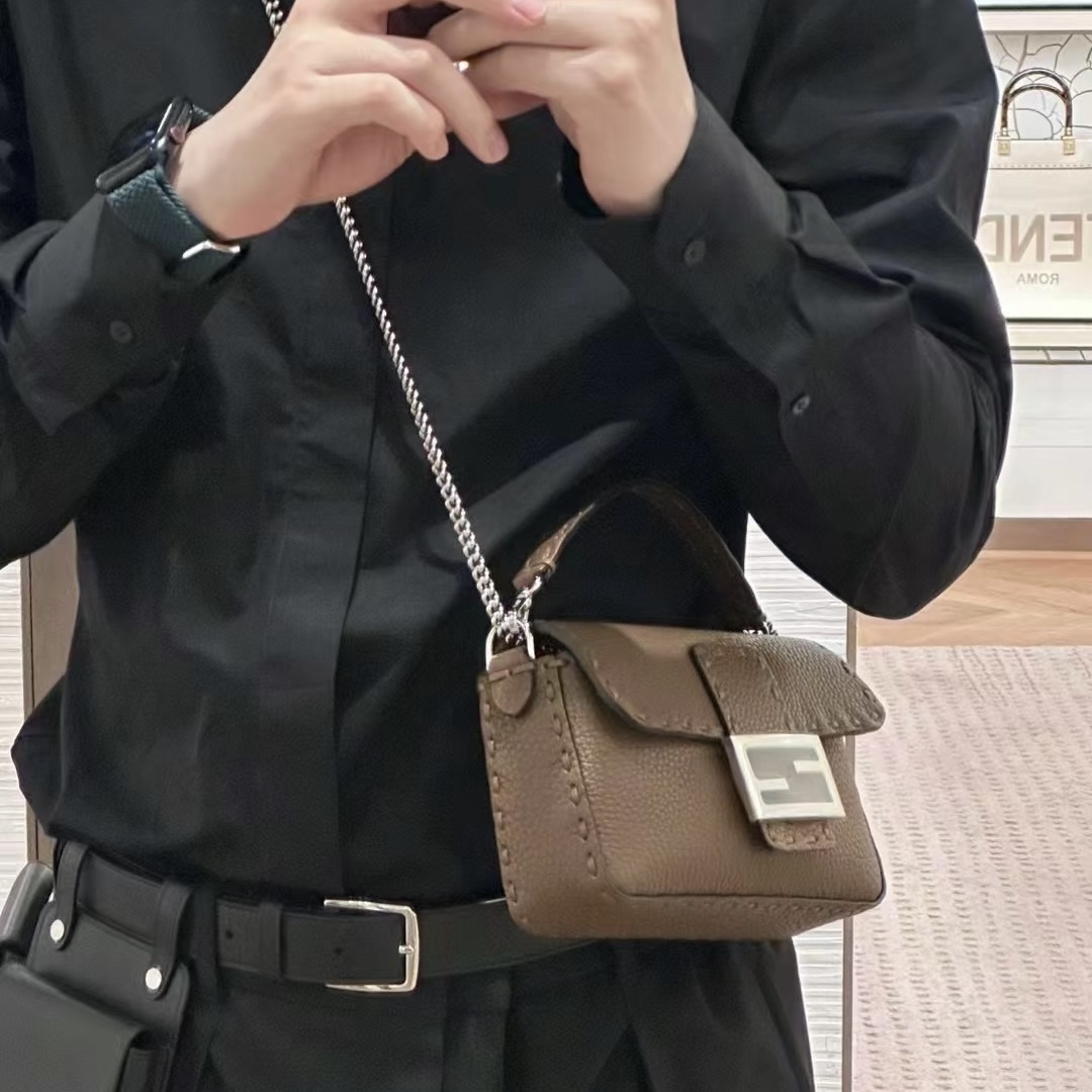 펜디 바게트백 레더 숄더백