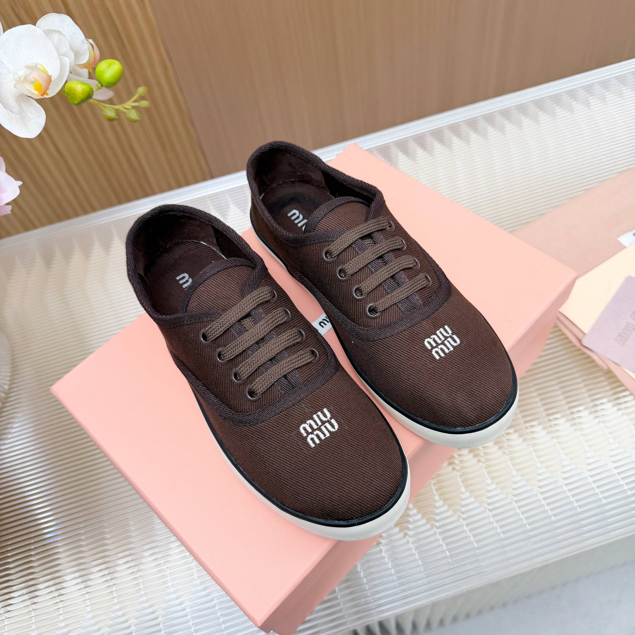미우미우 코튼 스니커즈