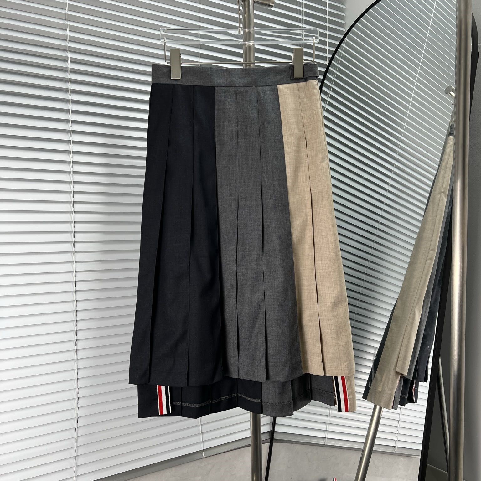 톰브라운 스커트