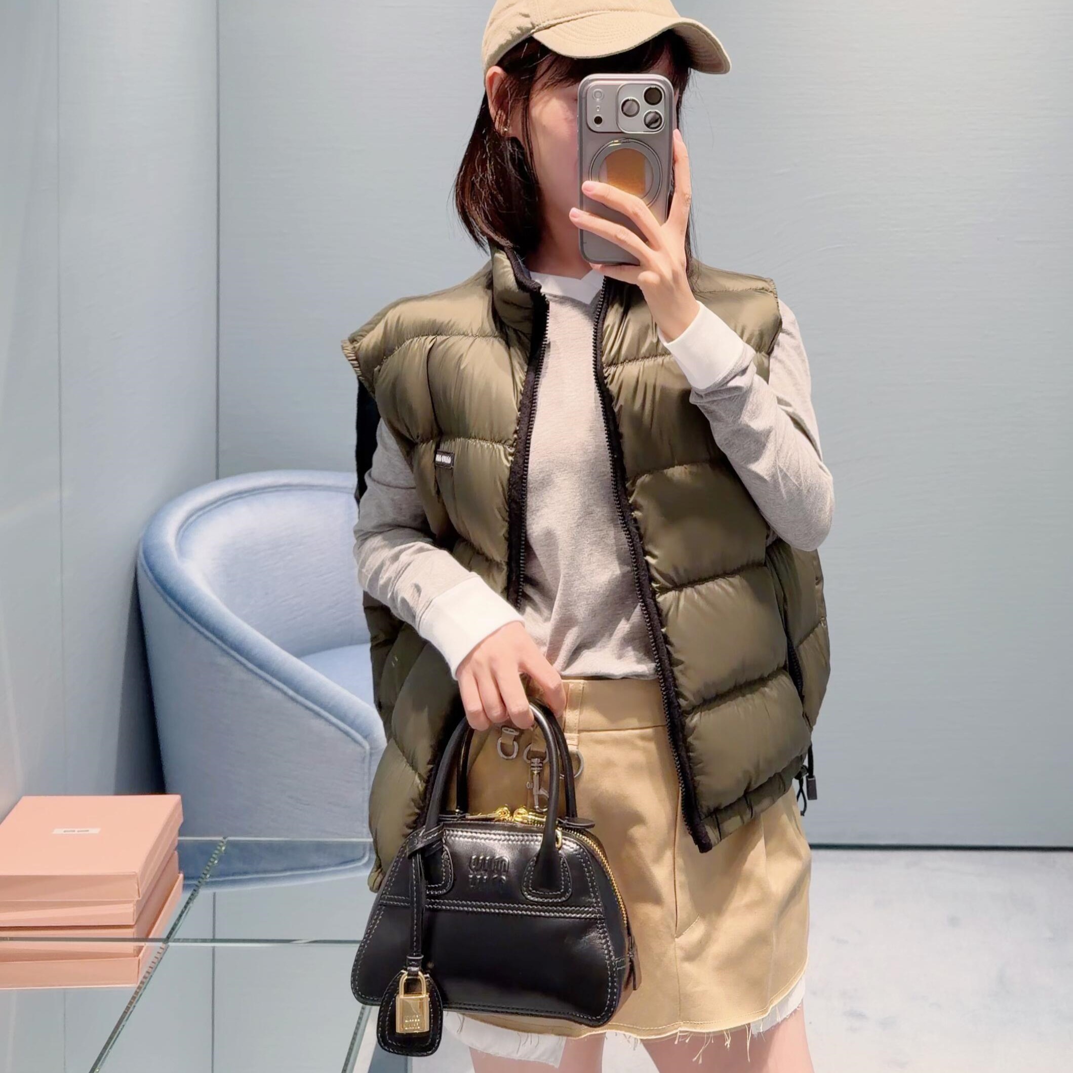미우미우 여성 패딩 조끼