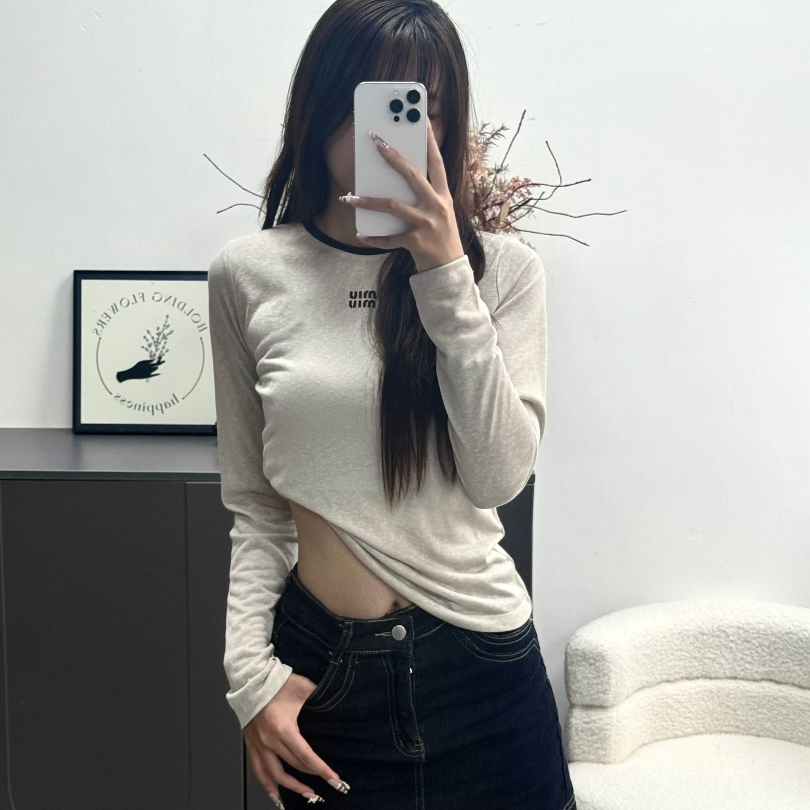 미우미우 여성 긴팔 티셔츠 2가지 색상