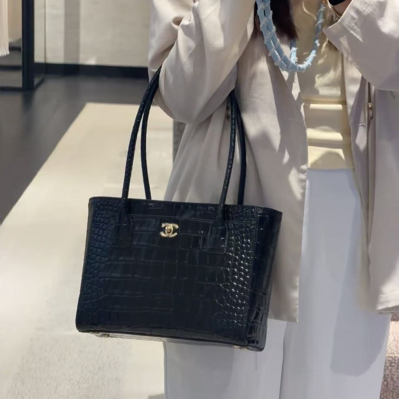샤넬 26S 컬렉션 크로커다일 엠보싱 카프스킨 쇼퍼백 토트백