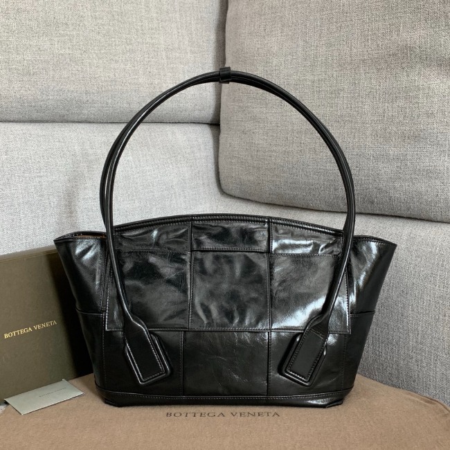 보테가 Arco Slouch Bag